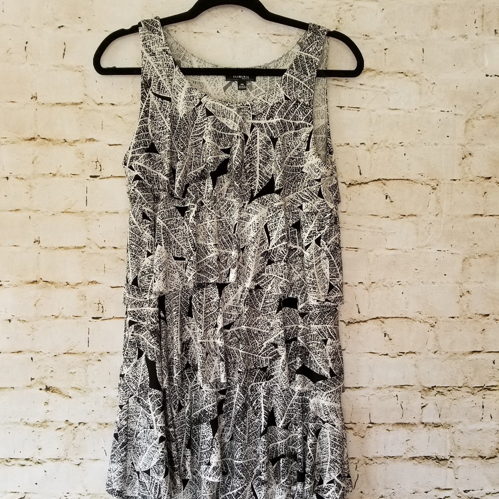 Preowned - Black and white dress